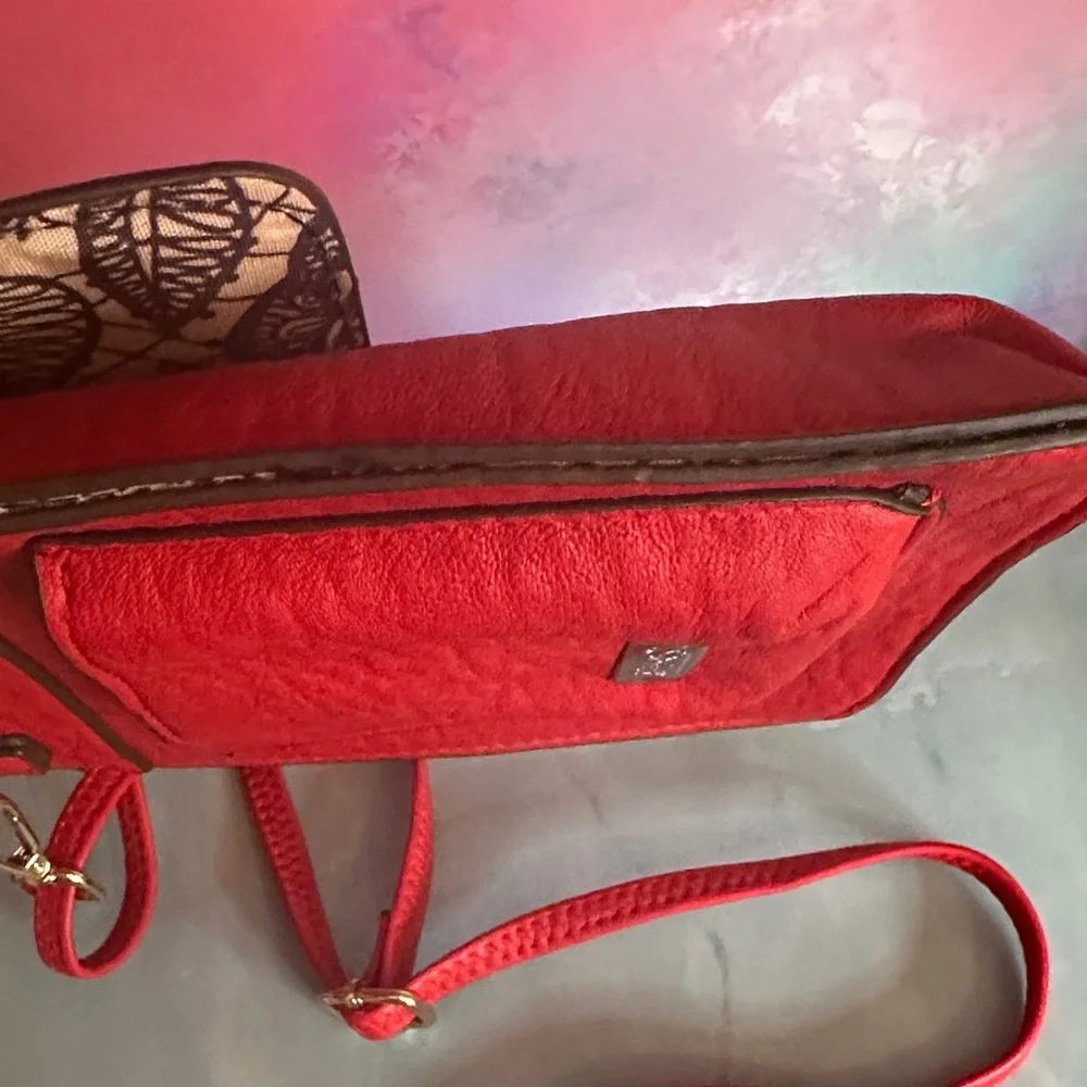 Carlos Santana Bold Red Crossbody Bag with Lion - Picture 12 of 17